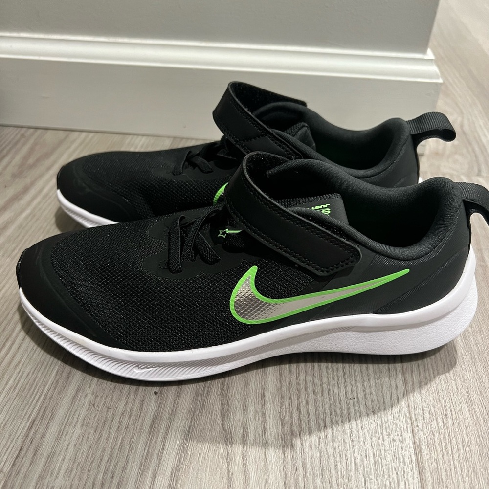 Brand New Nike Star Runner Shoes